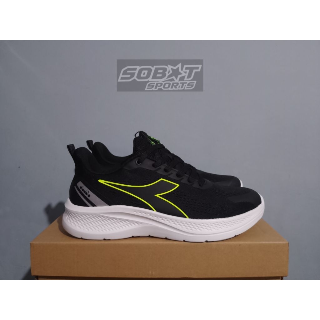 Sepatu Pria Running Olahraga Lari DIADORA MOGA BLACK DIAX24F0701B Size 42 Original BNIB Resmi PT MAP