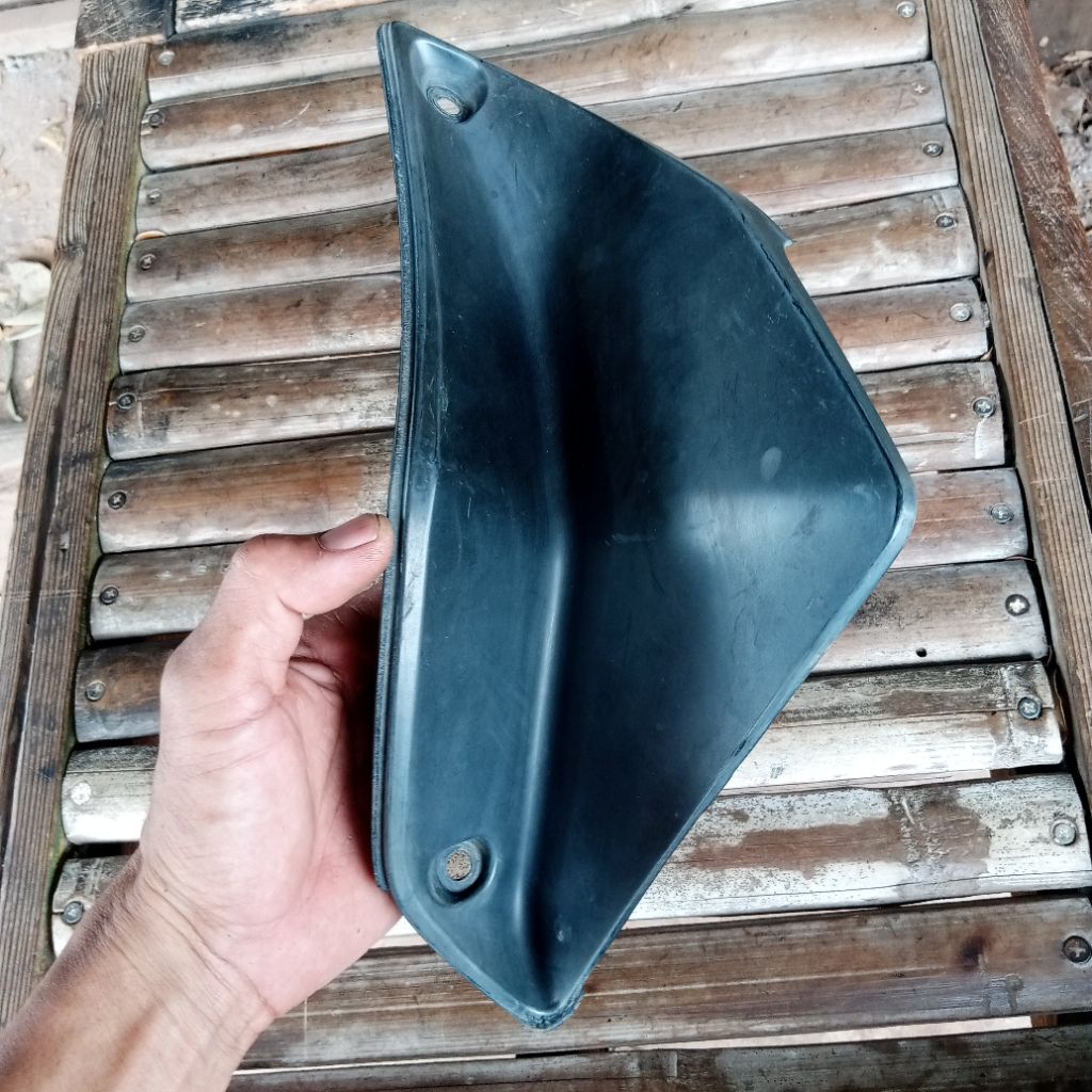 sayap dalam cover louver L kiri supra x 125 helm in