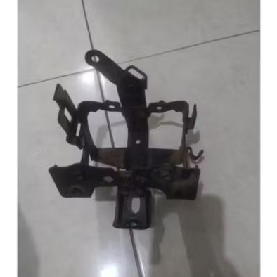 Dudukan Aki Vario Techno 110 Karbu Original Copotan