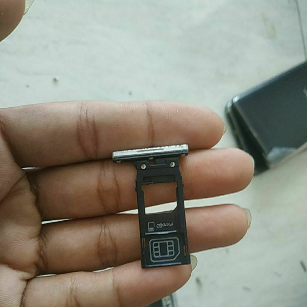 simtray bekas Sony Xperia XZ3