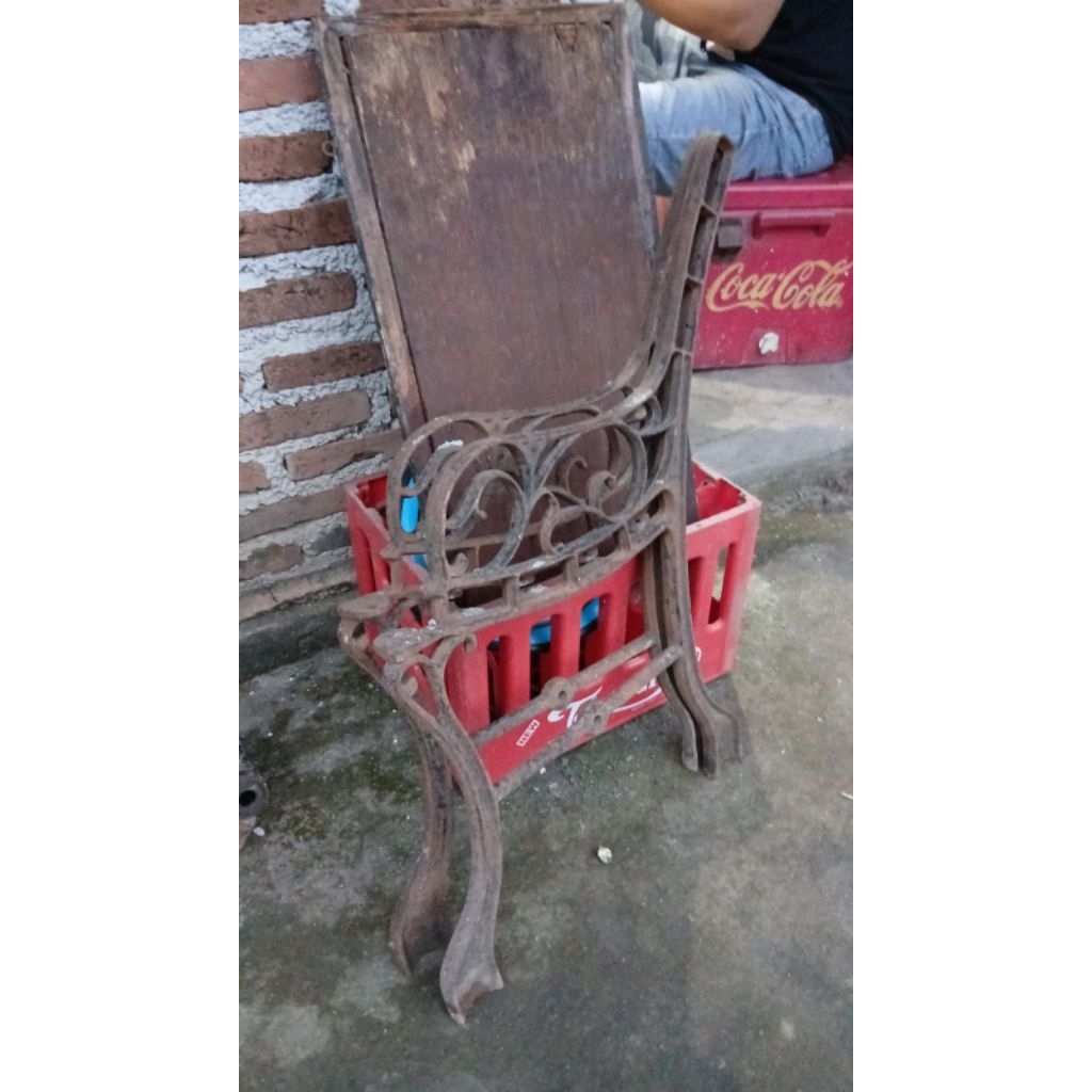 kursi taman 625rb  jadul antik kuno lawas vintage display mati