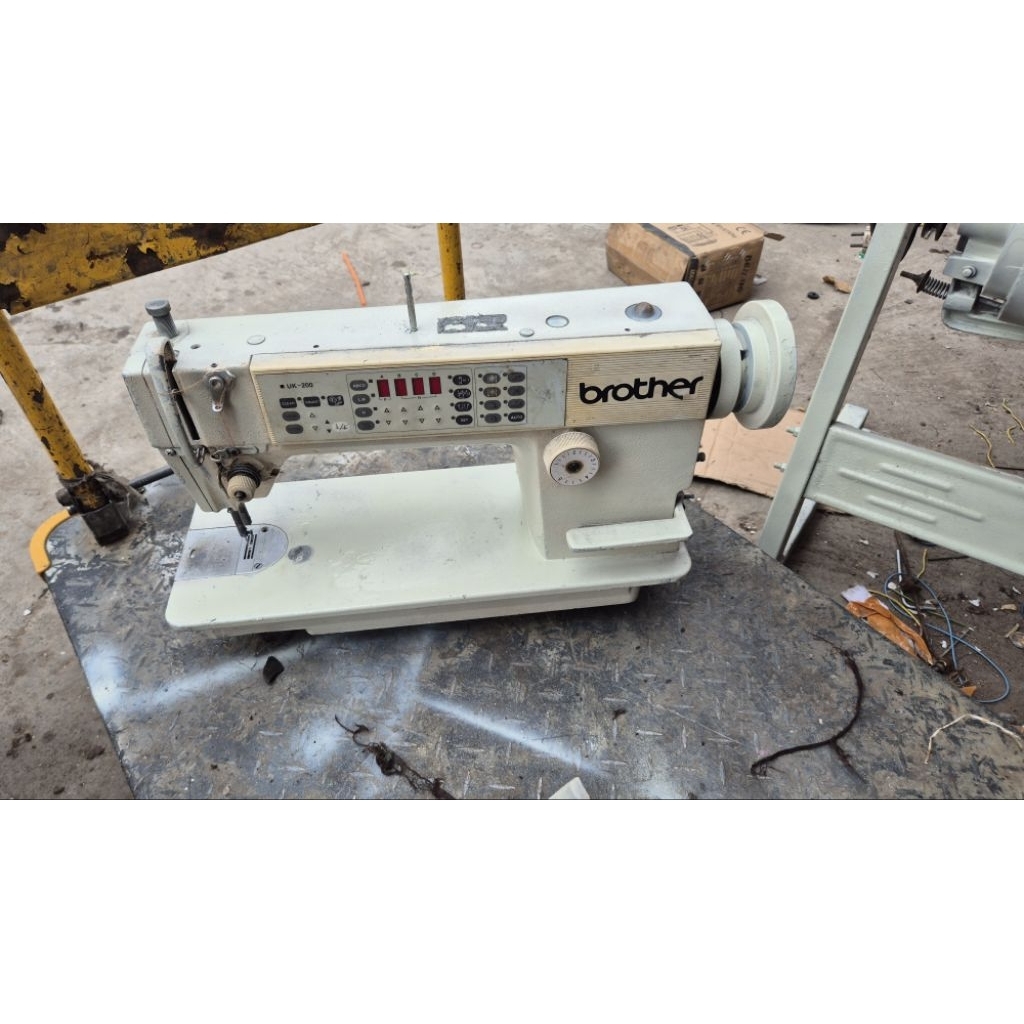 kepala dan bak oli mesin jahit Brother exedra second