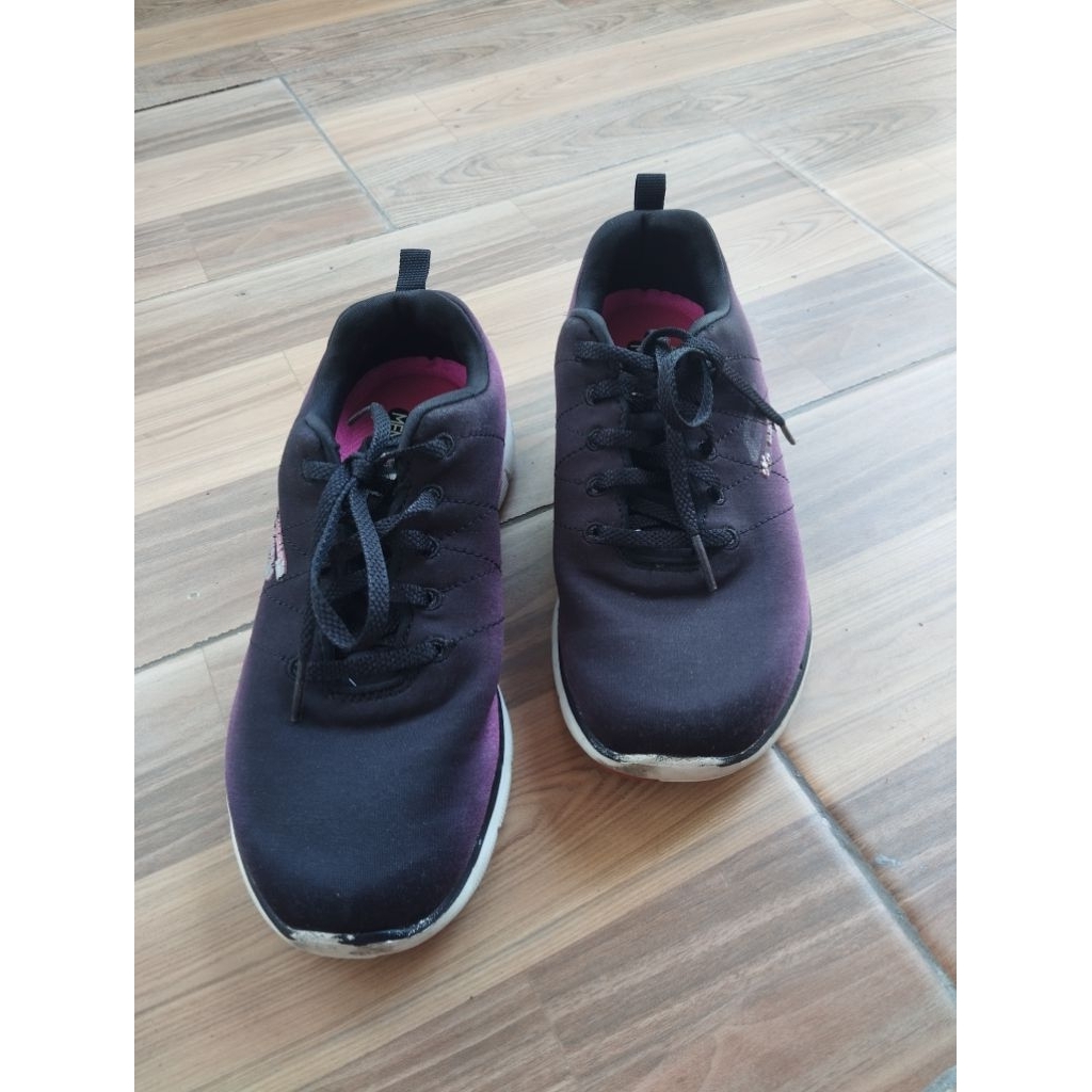 Sepatu cewek Skechers