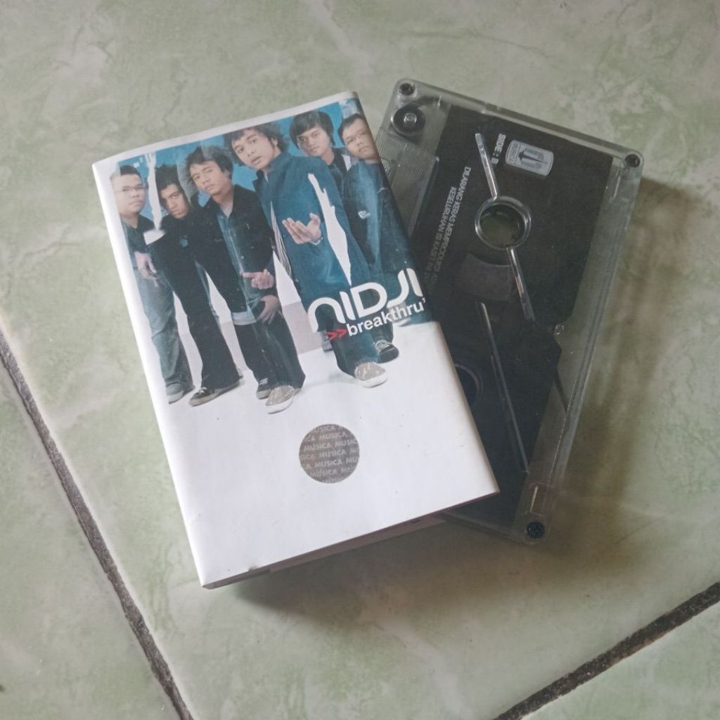 Kaset Letto Breakthru/2006 musica studios mulus