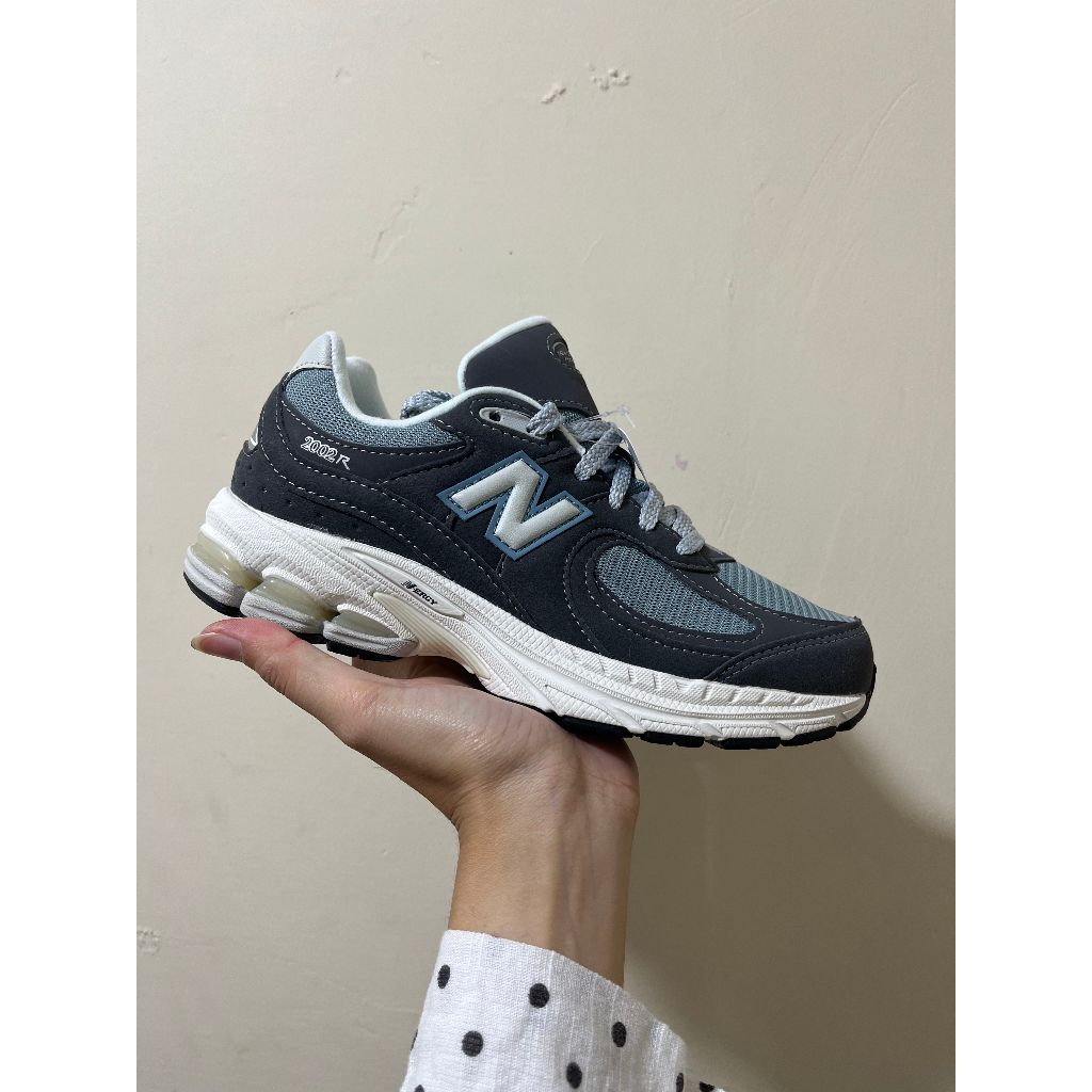 SEPATU ANAK NEW BALANCE KIDS 2002R MAGNET LEAD GC2002FB