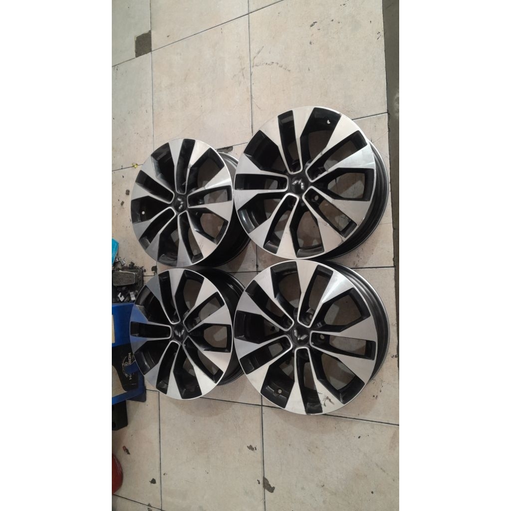 Velg bekas mobil oem copotan wuling almaz ring 17 lebar 7 baut 5x114.3 velg only