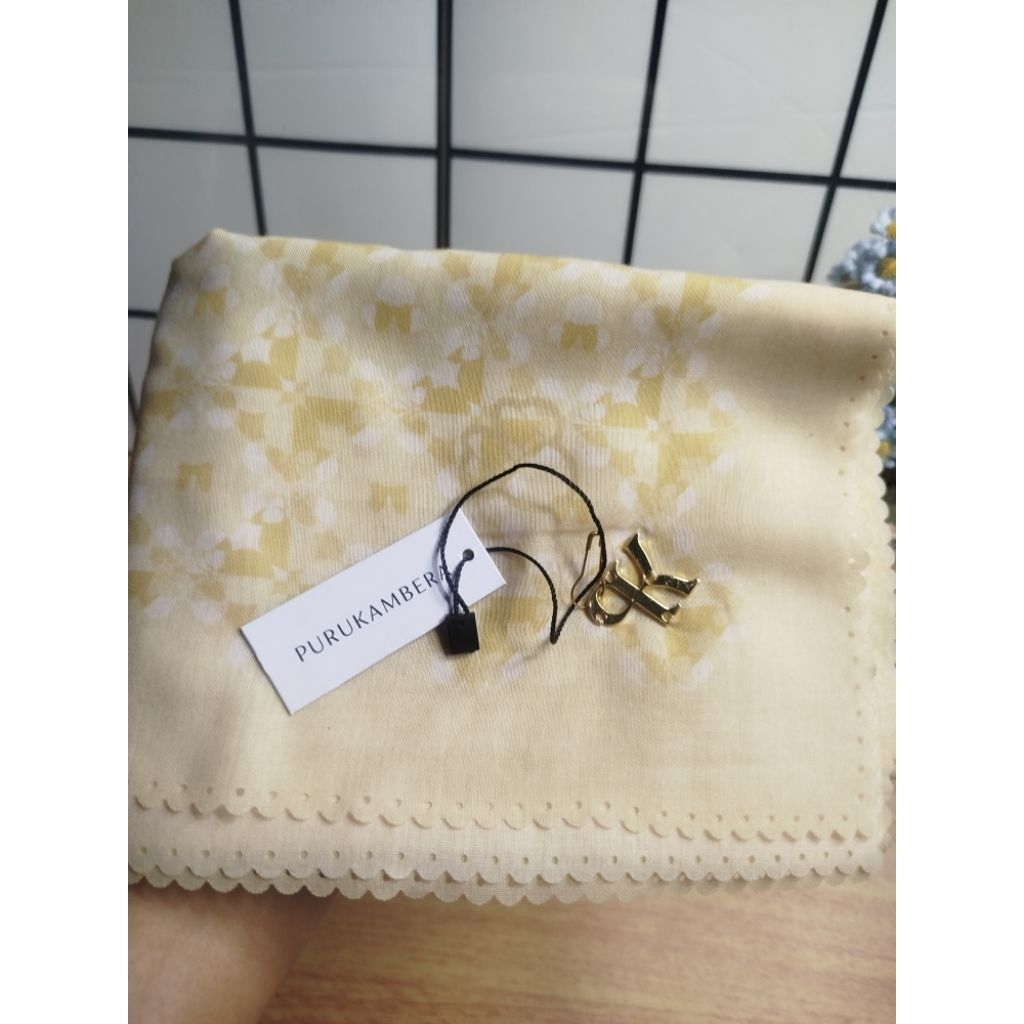 Puru kambera Signature Scarf