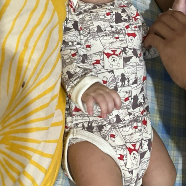 jumper uniqlo 0-3 bulan winni de pooh