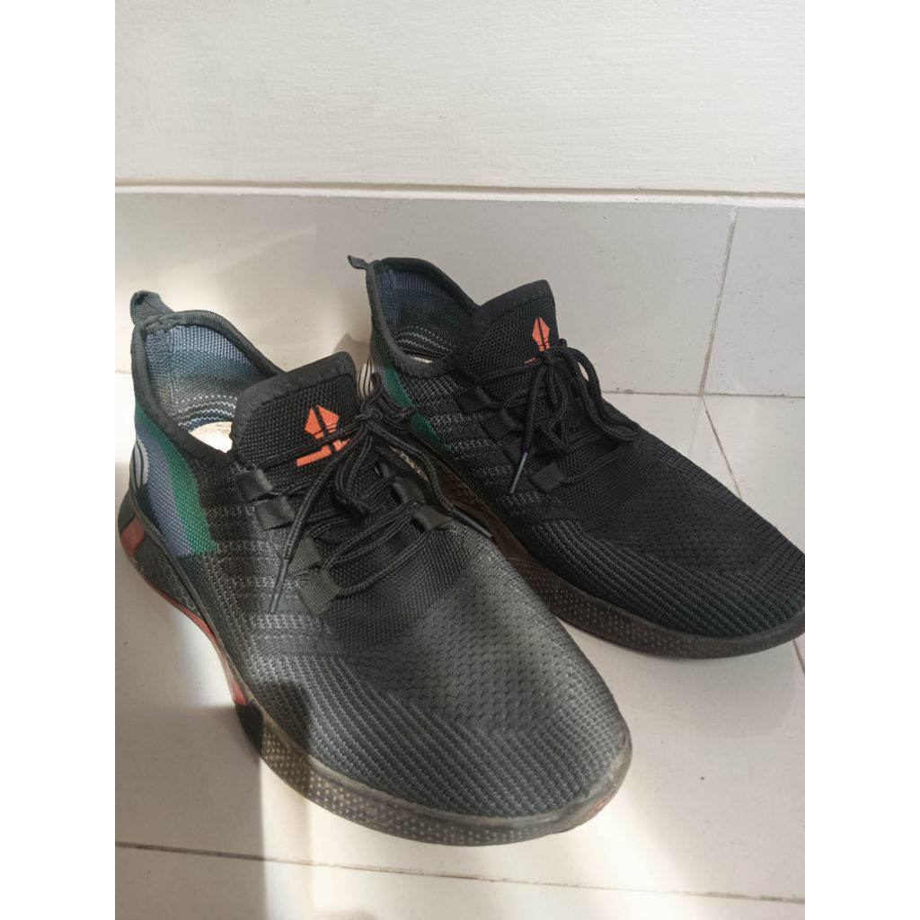 Sepatu Second Larocking Hitam Size 40-41