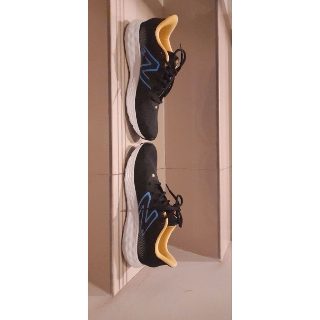 Sepatu New Balance NB 411 - Ukuran 44 - Warna Hitam