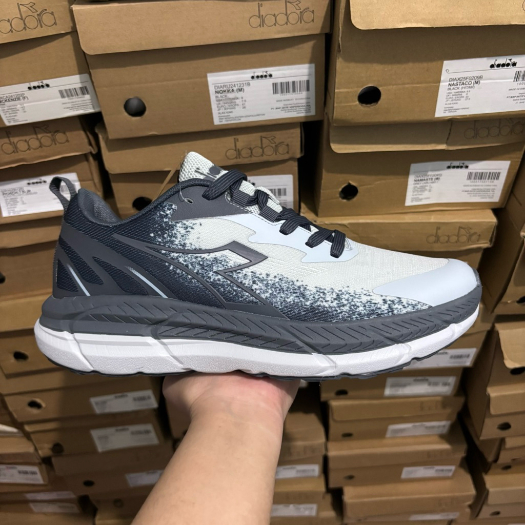 (size 44) SEPATU DIADORA NOSE GREY