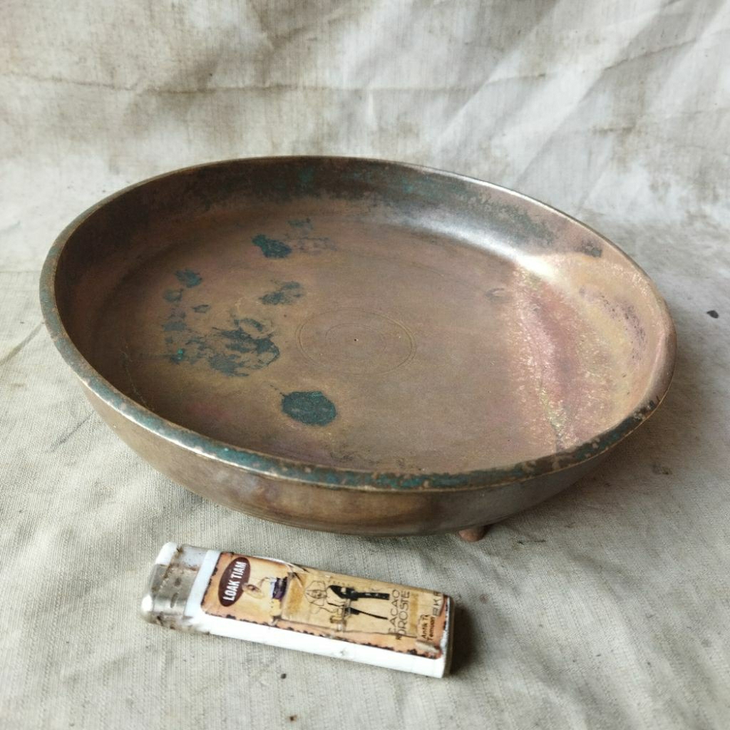 Pajangan Vintage Nampan Bulat Kaki 3 Kuningan Tebal
