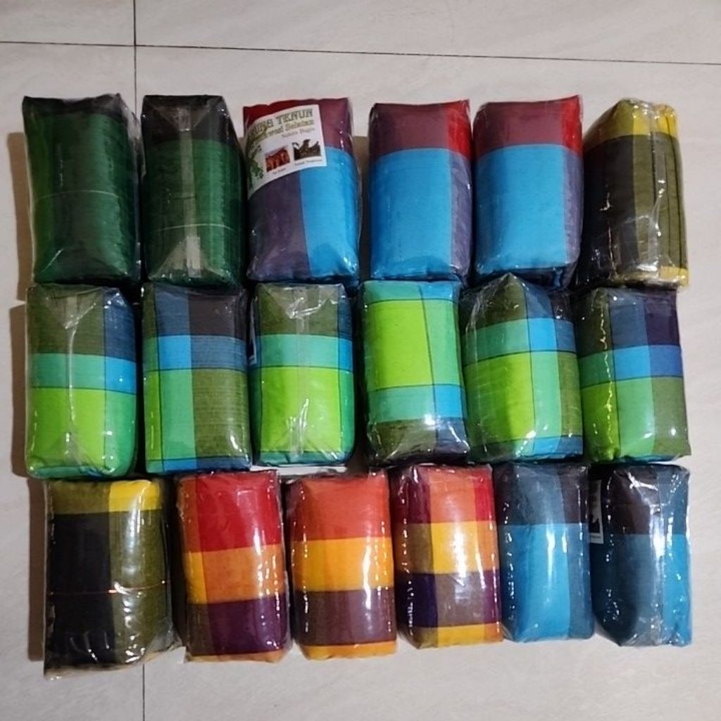 Sarung sutra khas Bugis Sengkang