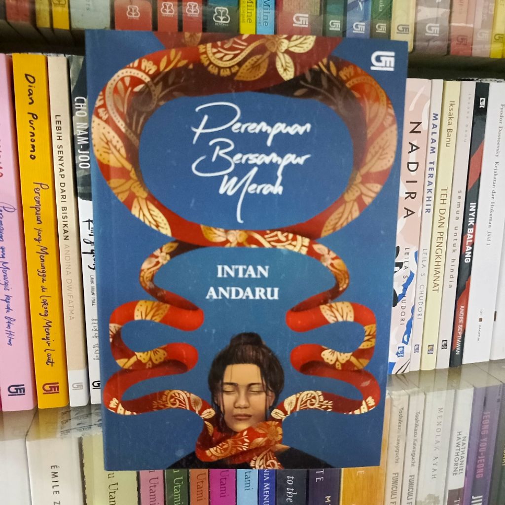 Perempuan Bersampur Merah oleh Intan Andaru