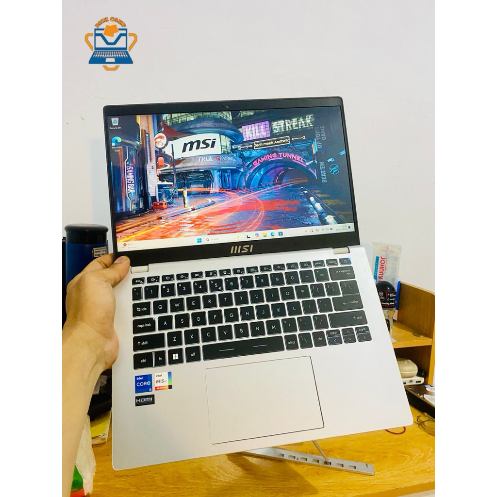 MSI modern 14. Core i5 gen 11. ram 8/512gb ssd. normal. mulus