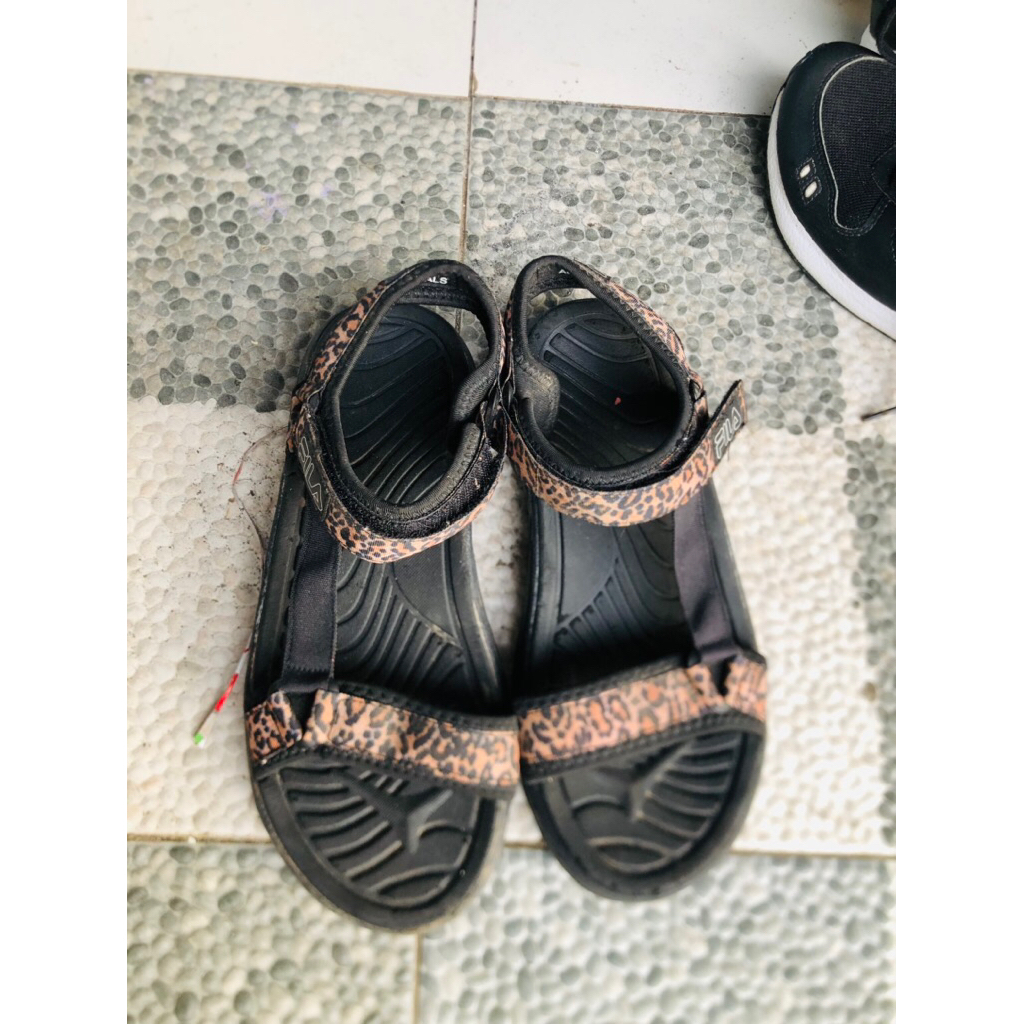 sandal wanita merk fila leopart uk 40