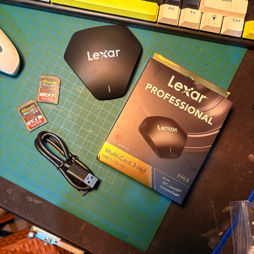 memori sandisk SDXC 64gb ori dan card reader Lexar