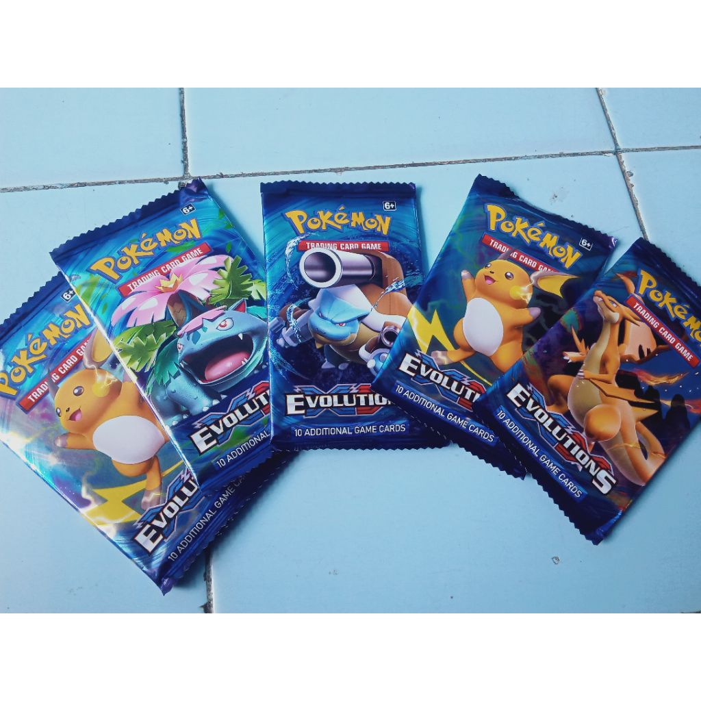 1 set kartu pokemon evolutions emas