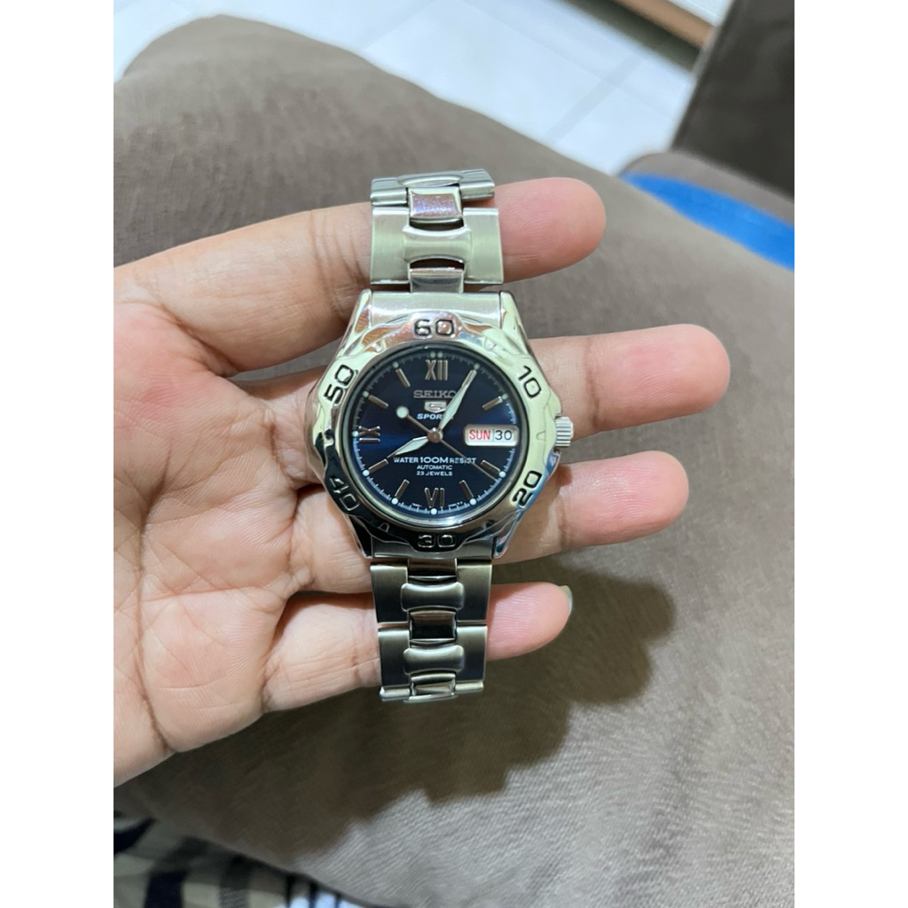 Seiko 5 sports blue dial
