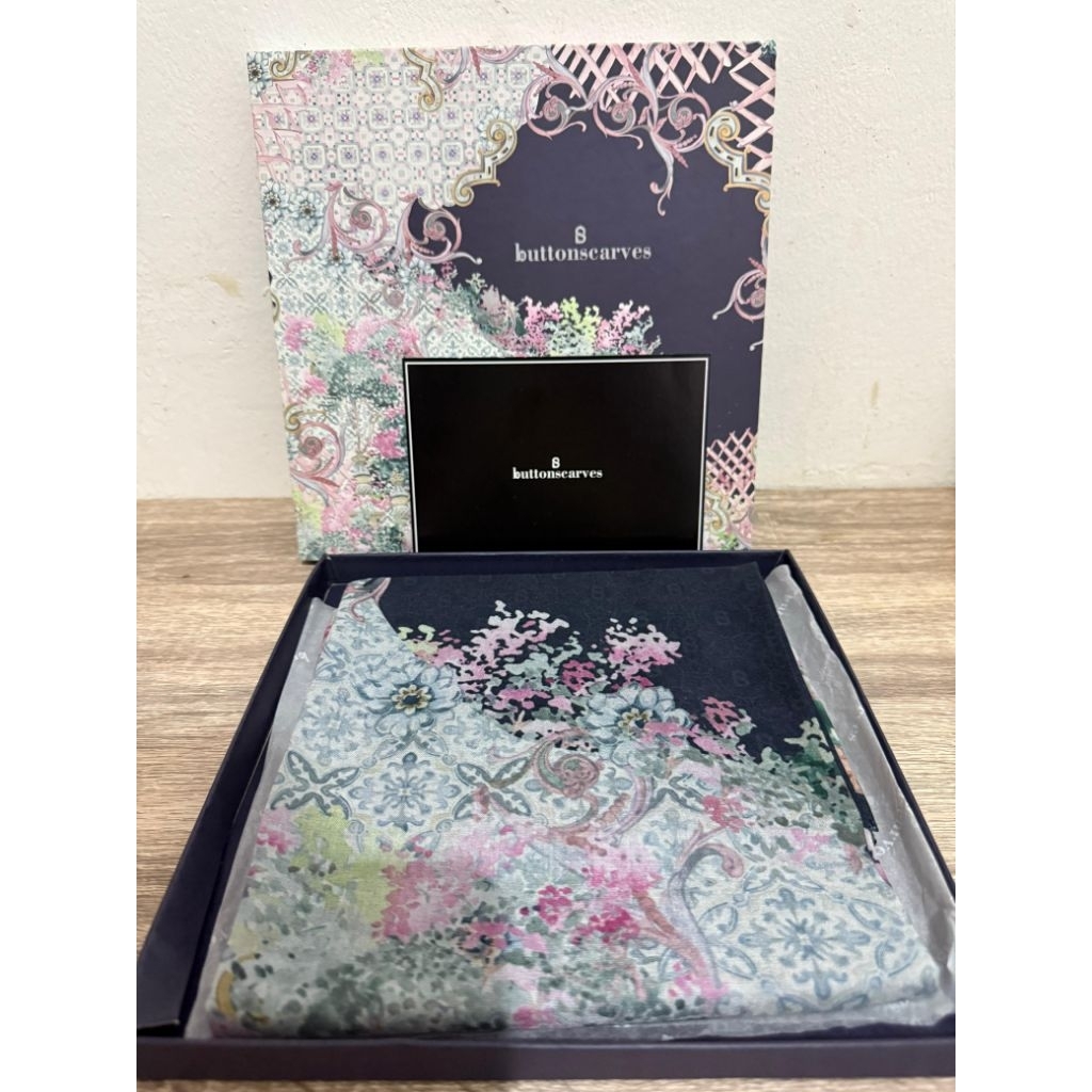 PRELOVED BS Sevilla Series Butt0nscarves