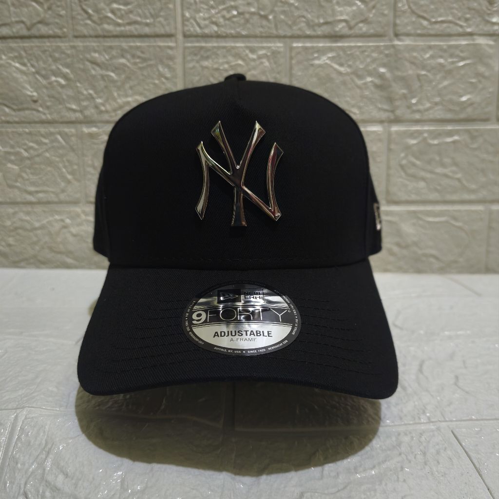 Topi New Era Cap New York Yankees Metal Logo Silver Type A Frame 9Forty Adjustable Original