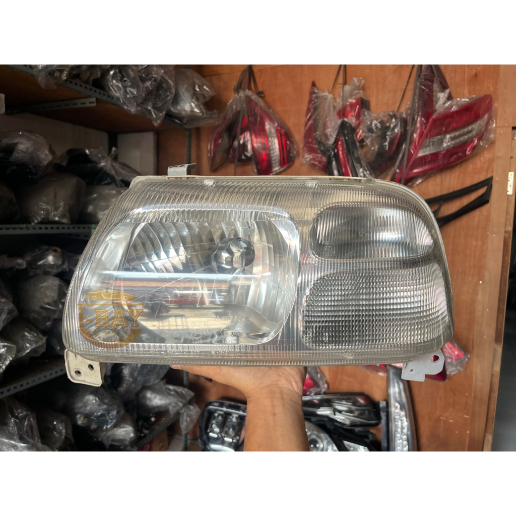 Headlamp Lampu Depan Suzuki Escudo 1.6.2.0 XL 7 2000-2005 Original
