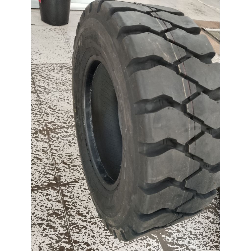 Ban Forklip 28X9-15 Swallow