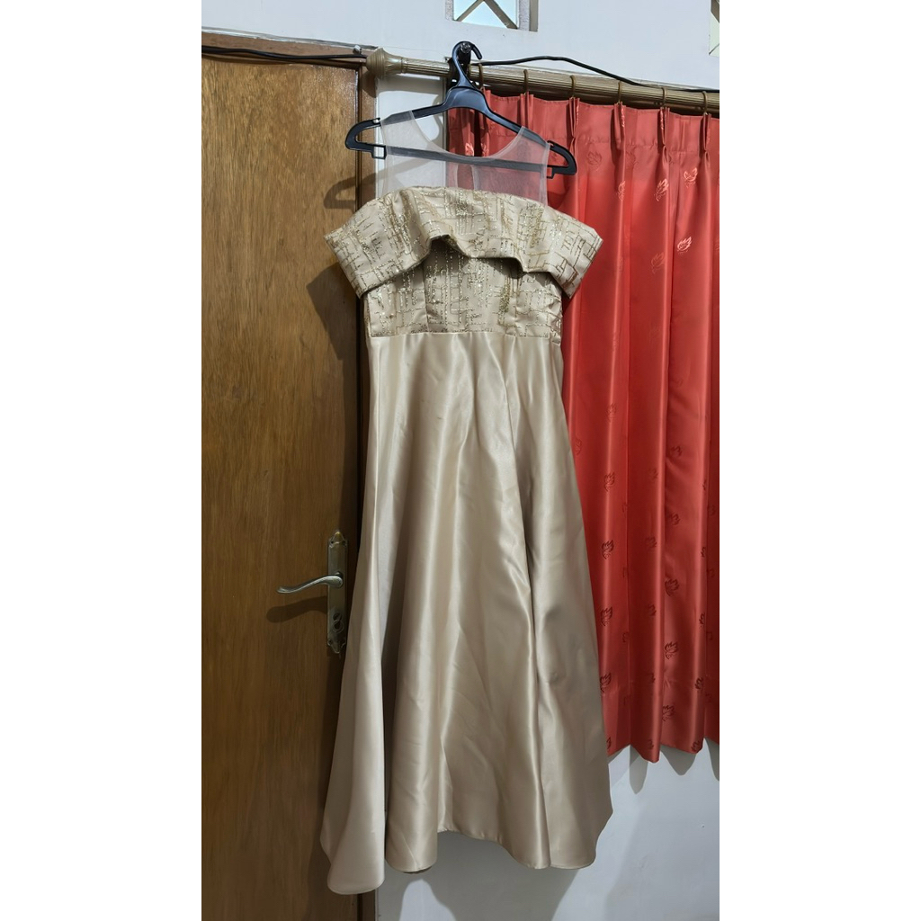 [PRELOVED - PL] Gaun - Dress - Gown - Night Gown - Gaun Pesta - Party Gown - Party Dress warna Gold 