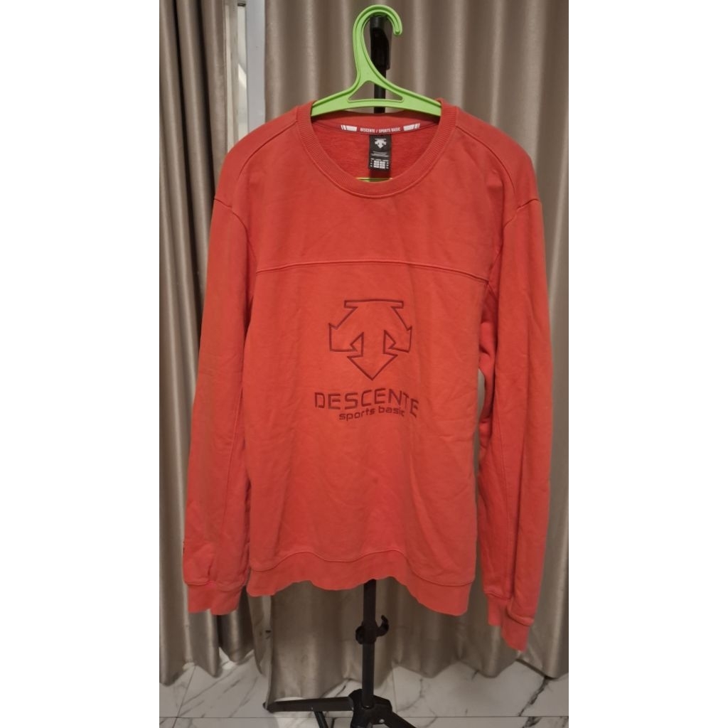 Crewneck Descente Original Warna Merah Bata Size XL Enak Pakai