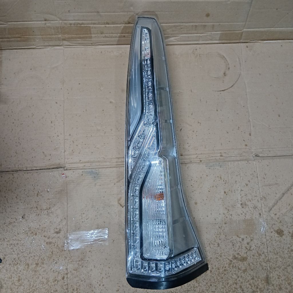 stoplamp lampu belakang Nissan serena c26 autech
