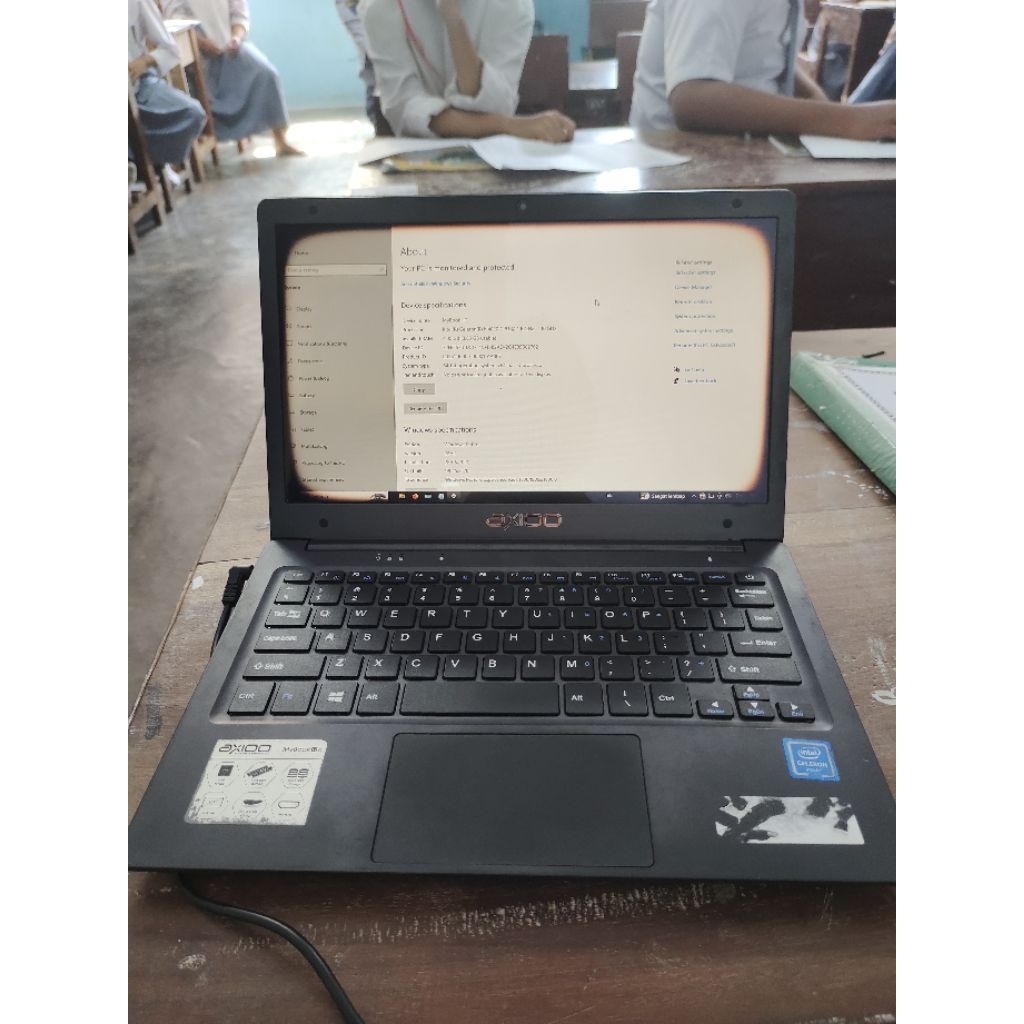 NEGO AXIOO MYBOOK 11G RAM 4 SSD/NVME 256 Minus Layar dan Keyboard