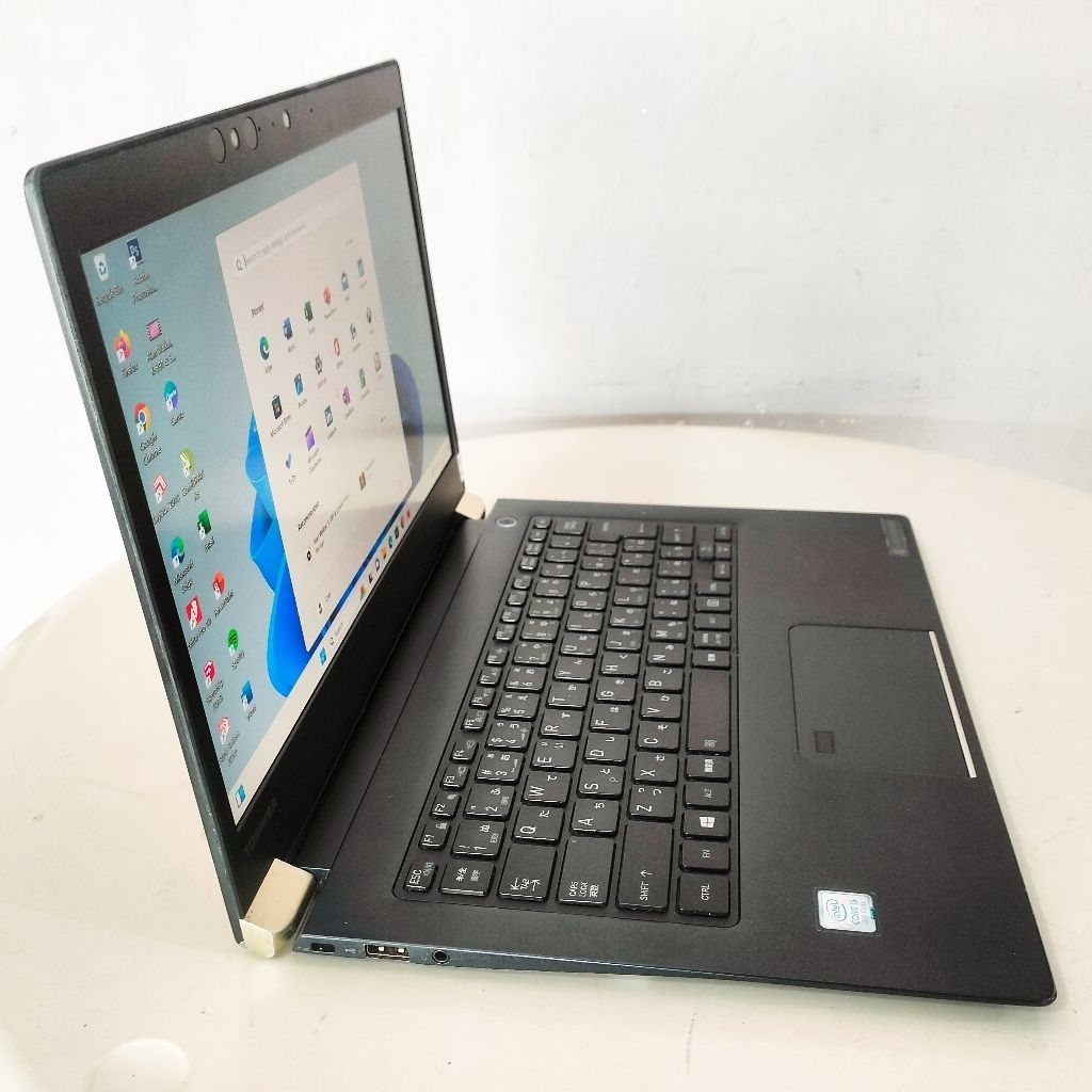 Laptop Second Toshiba Dynabook Core i5 Gen 8 RAM 8GB SSD 256GB 13.3" Touchscreen | Bergaransi