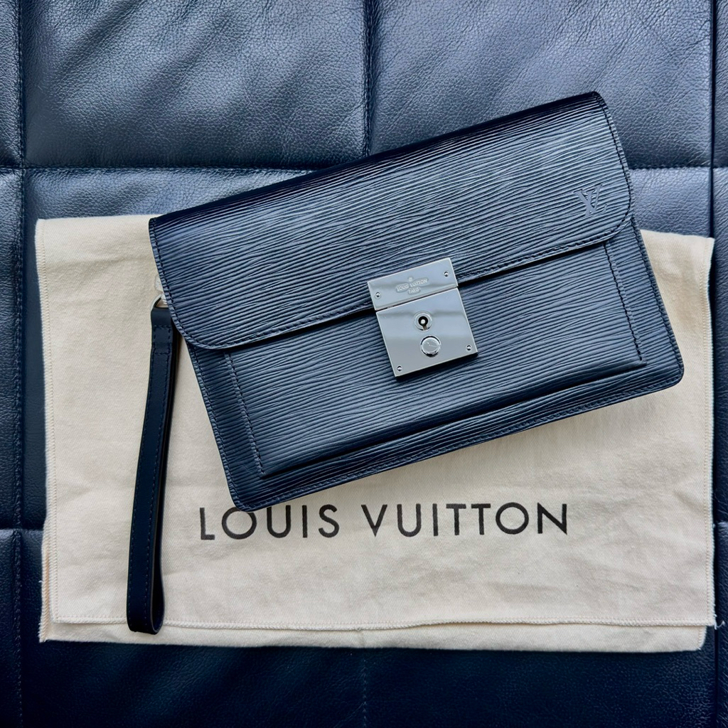 Louis Vuitton Neo Belaia Clutch Epi Leather