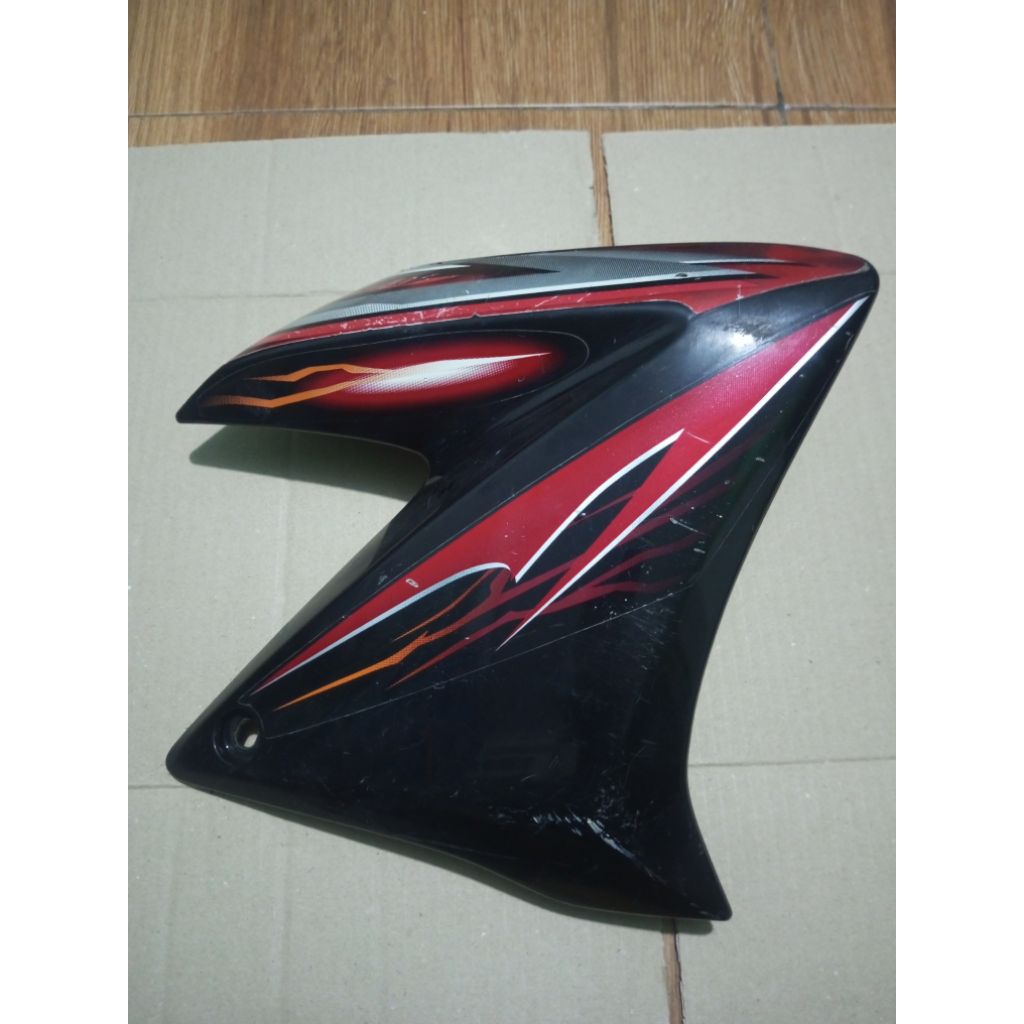 sayap tangki KANAN Yamaha Vixion old bekas ori