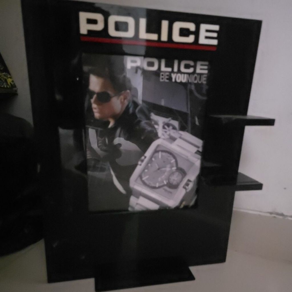 Display Jam Tangan Police Original