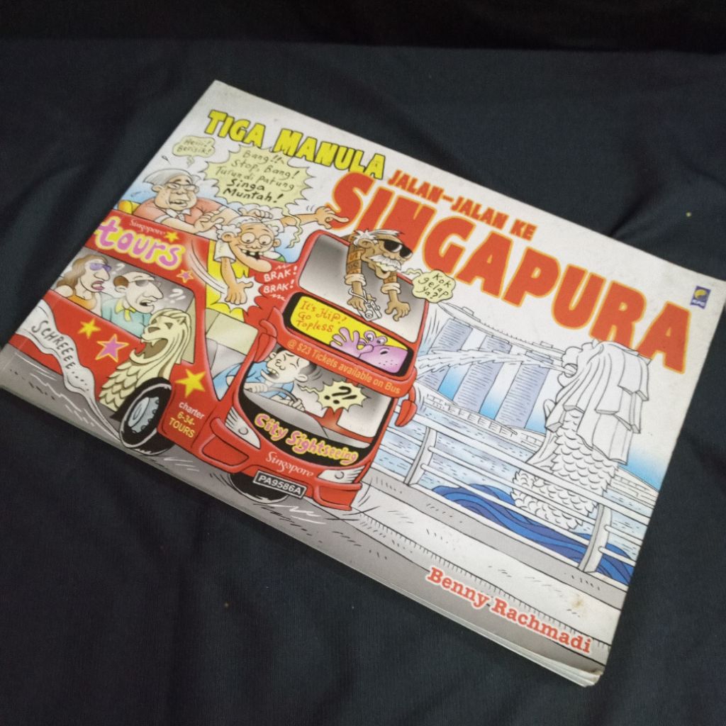 TIGA MANULA JALAN-JALAN KE SINGAPURA