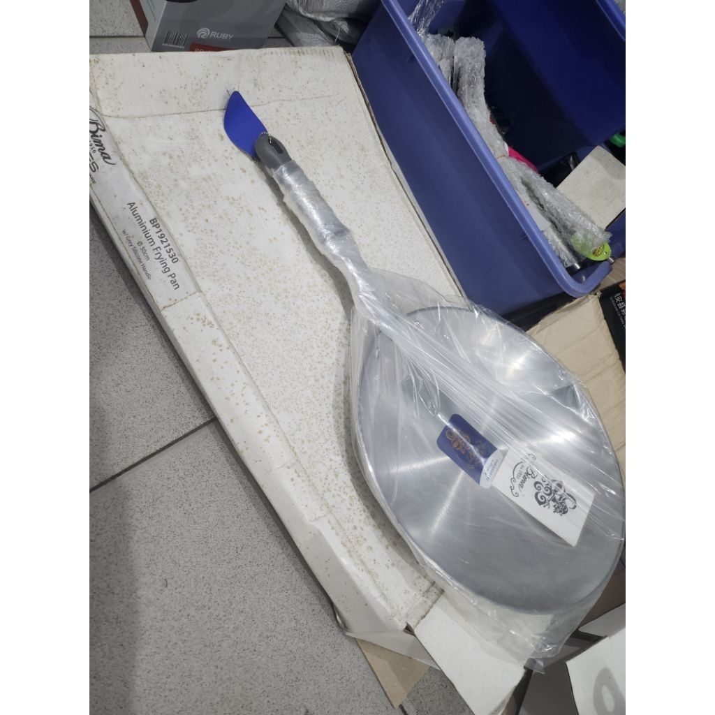 bima frying pan 30cm 32cm teflon stainless bima 1921530 chefs aluminium frying pan w/silicone handle