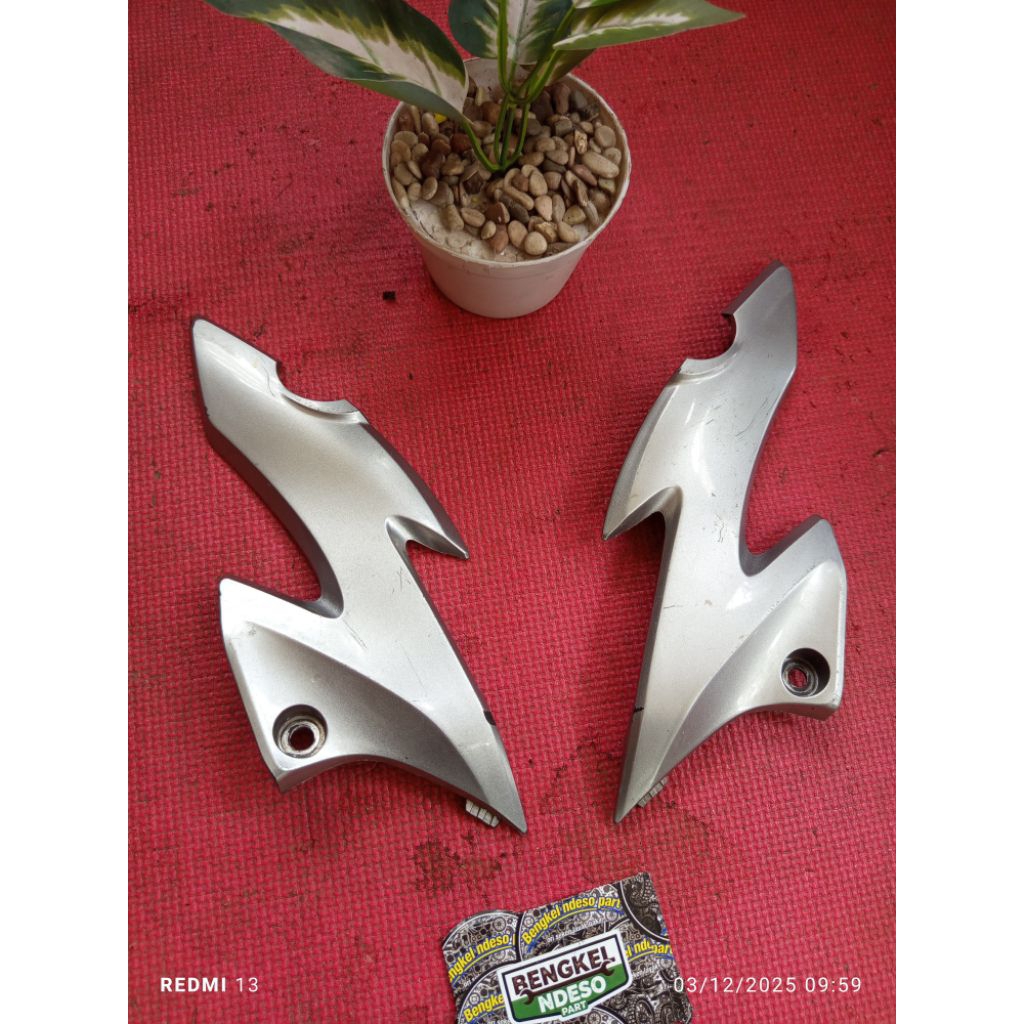 kuping lampu honda cb150 r ori seken