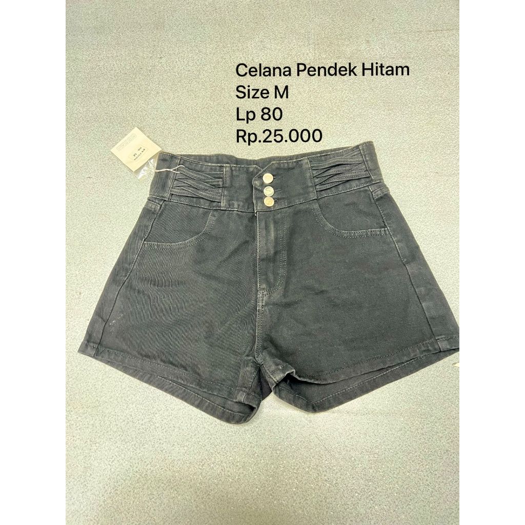 Celana Pendek Jeans Wanita Hitam