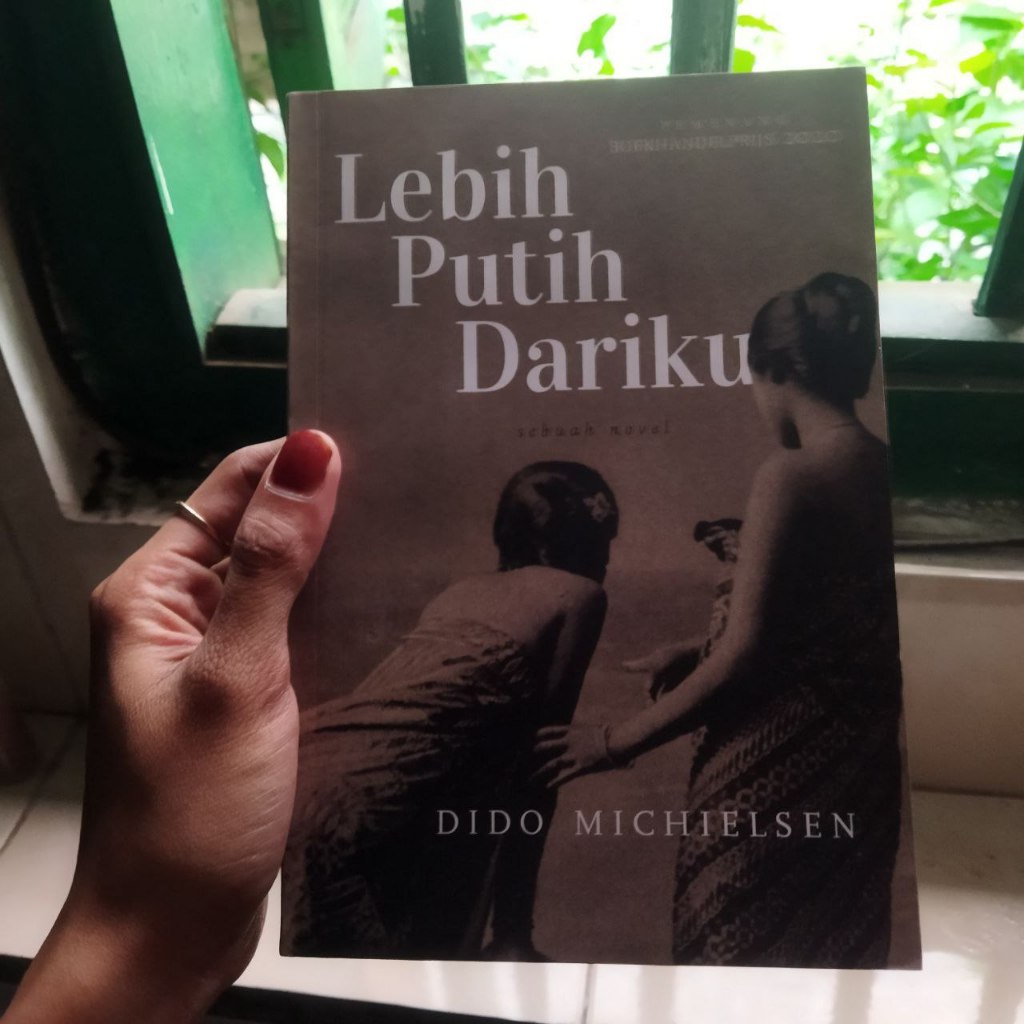 NOVEL LEBIH PUTIH DARIKU (OPENSEGEL)
