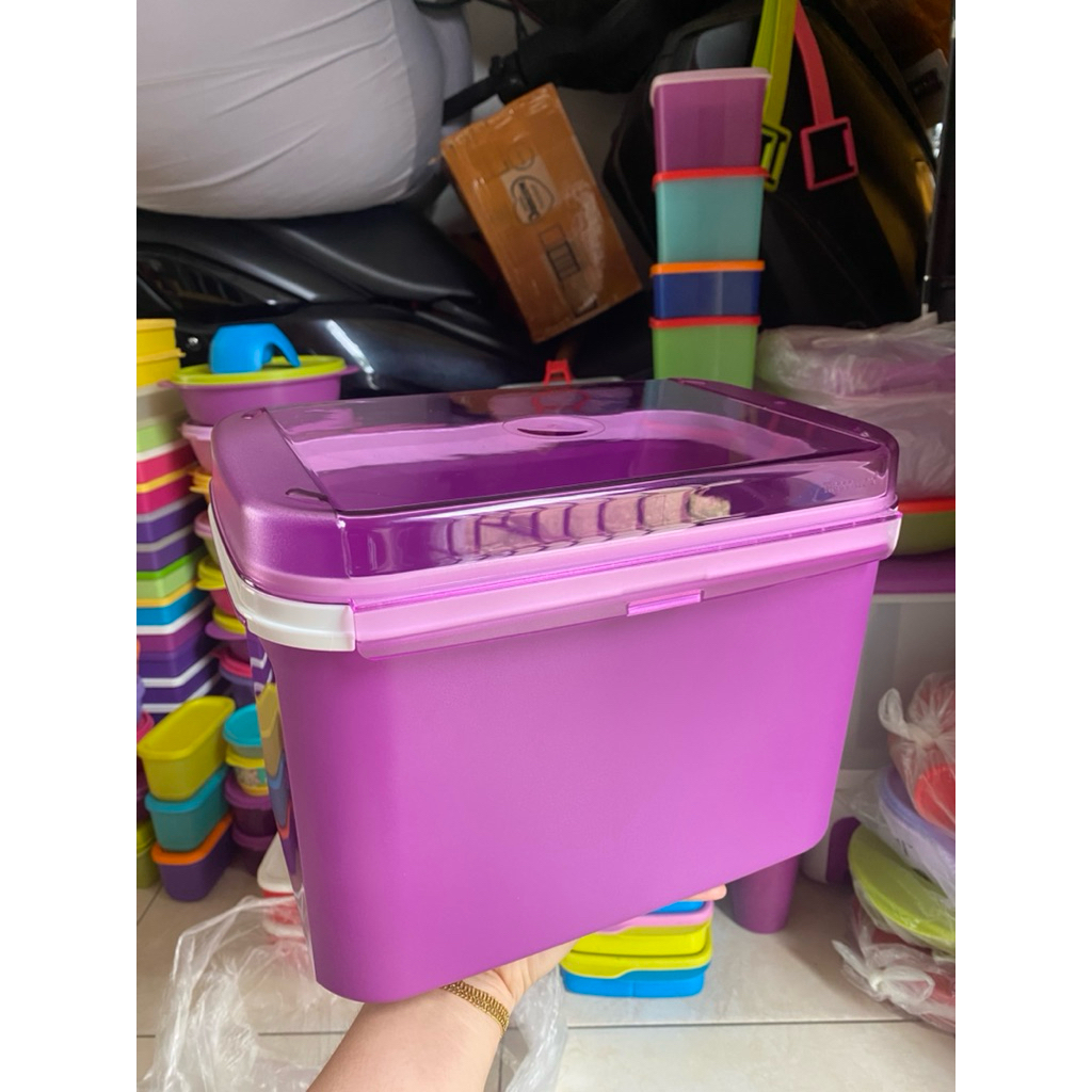 signature Tupperware