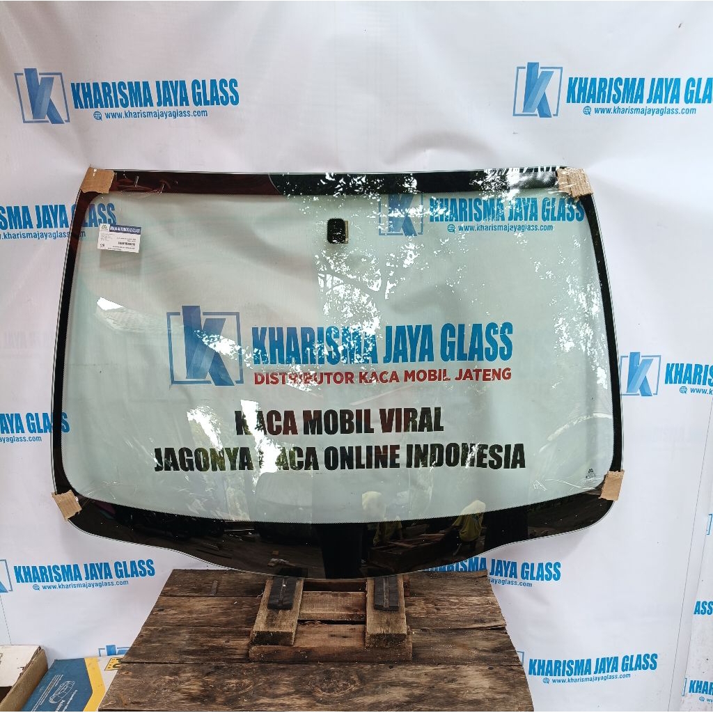KACA DEPAN NISSAN ALMERA