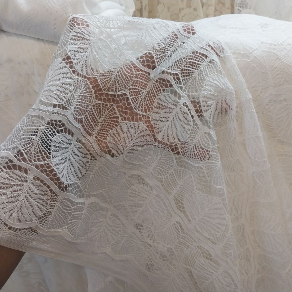 KAIN/BAHAN BRUKAT KATUN/MOTIF DAUN/BRUKAT KEBAYA