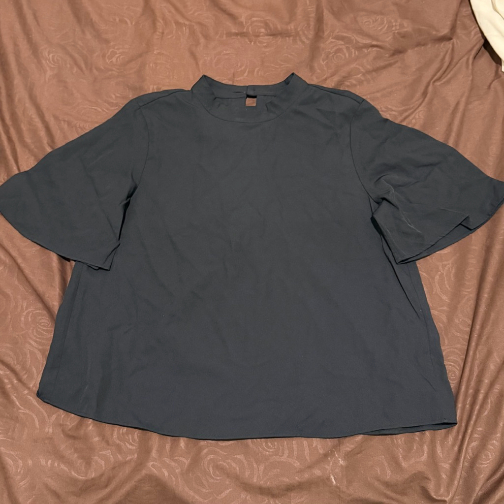 Uniqlo blouse hitam