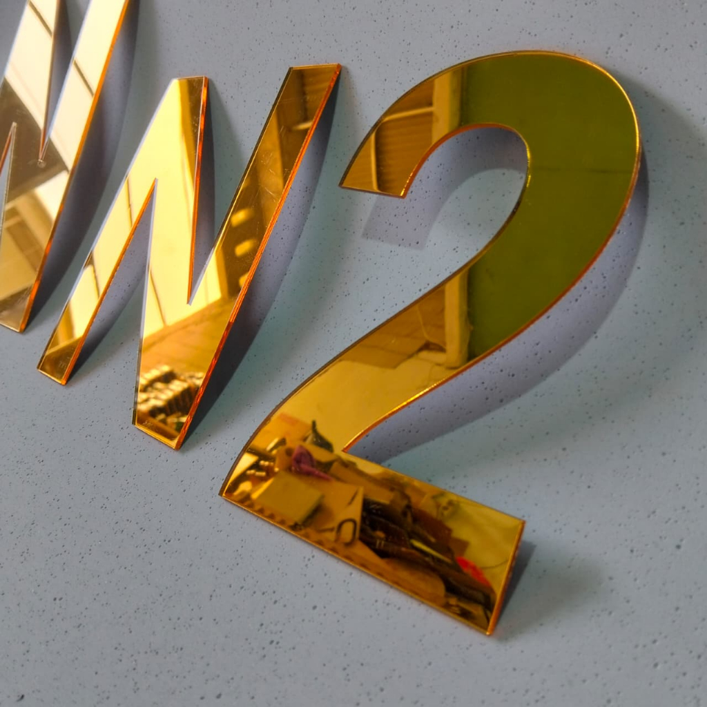 Huruf Timbul Akrilik Tinggi 30cm Tebal 2mm