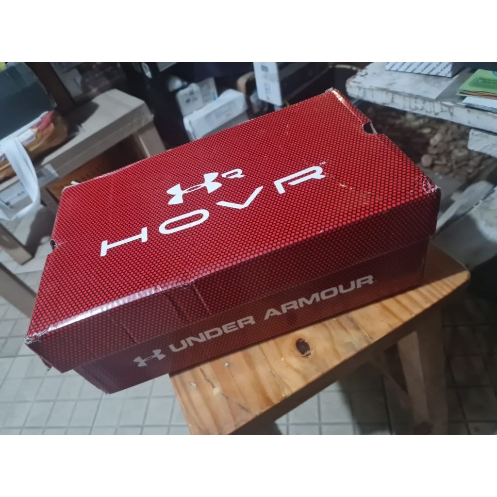 Sepatu - Under Armour HOVR - Sz 42