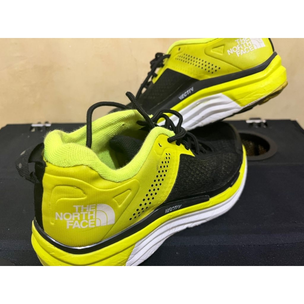 sepatu tnf vectiv enduris 2