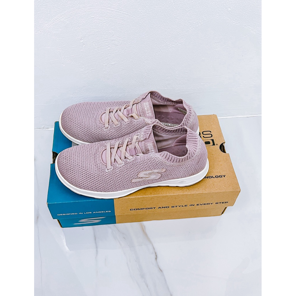 Preloved Sepatu Walking Wanita Skechers