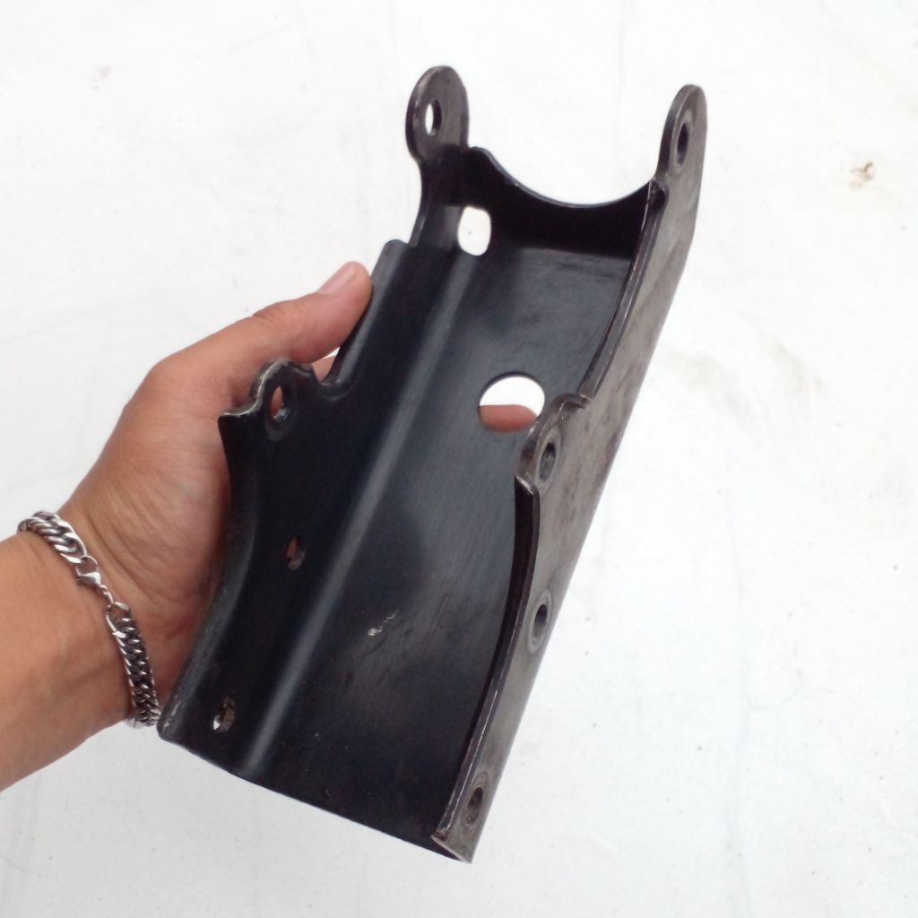 Breket dudukan mesin Honda Megapro Monoshock Original