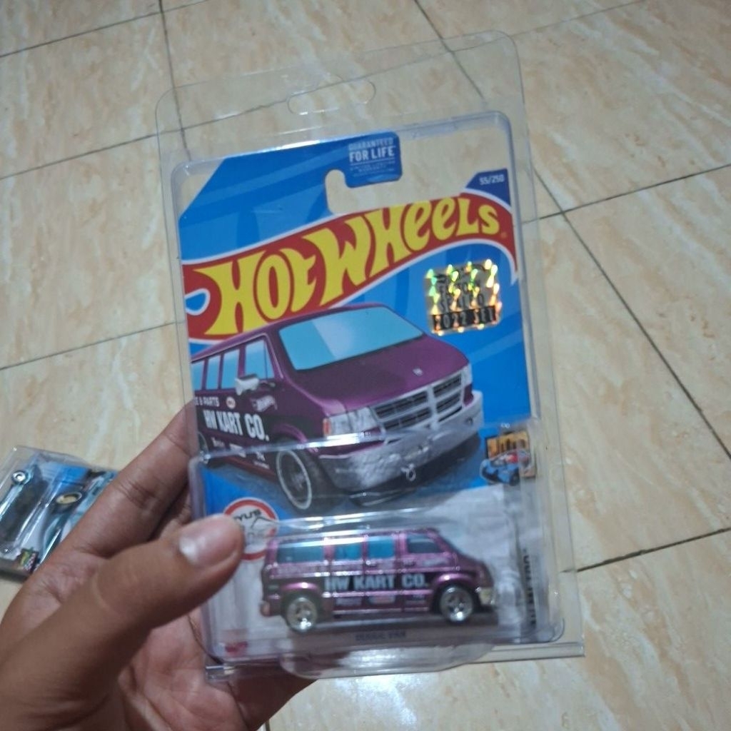 Hotwheels Super Treasure Hunt Dodge Van Factory seal 2022